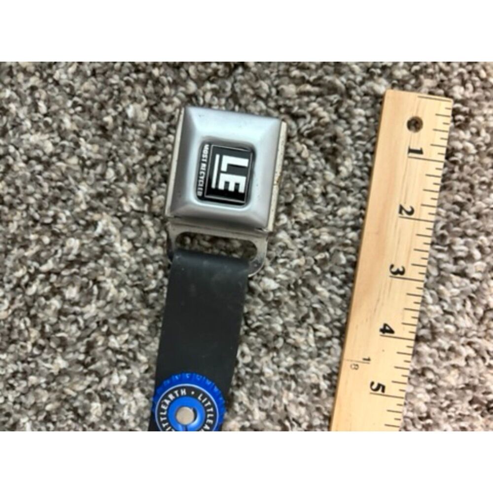 90's  bottle cap belt with seat belt buckle